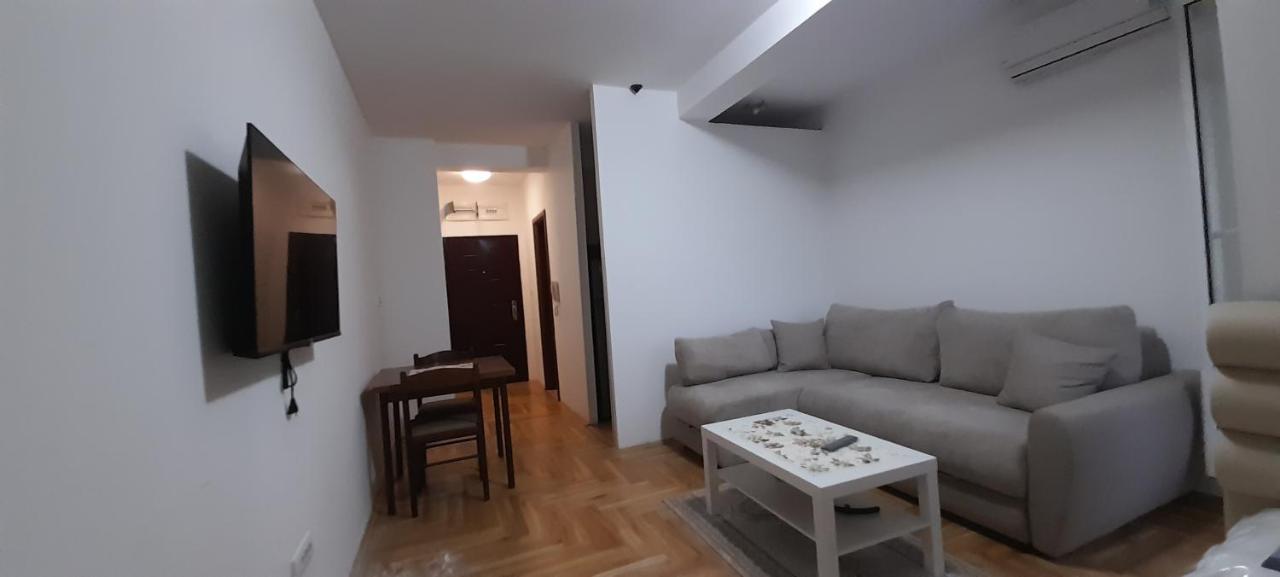 Apartment Luka Podgorica Exteriör bild