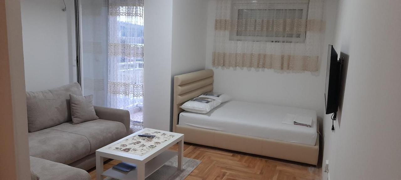 Apartment Luka Podgorica Exteriör bild